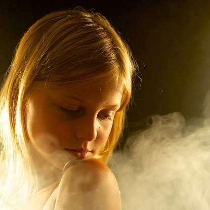 Leker i rken Sandman portrait fog studio smoke